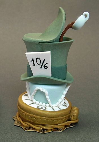Alice in Wonderland set - Mad Hatter cake