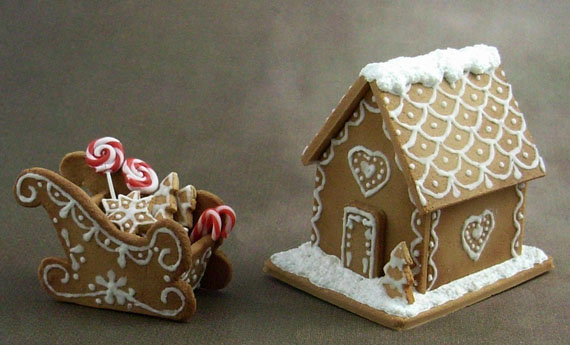 Gingerbread house and sleigh
