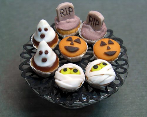 Halloween cupcakes on glass stand